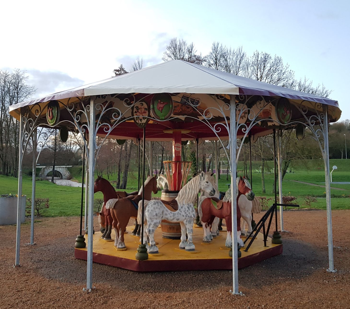 manège pour la ville d'arcisses , il est écologique